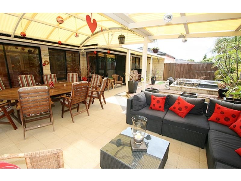 17 Castaway Cove, Halls Head WA 6210