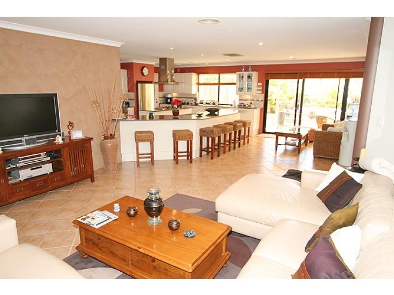 17 Castaway Cove, Halls Head WA 6210