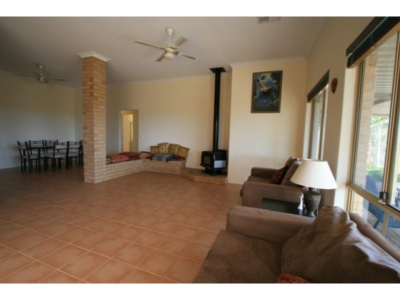 14 Marsh Place, Halls Head WA 6210