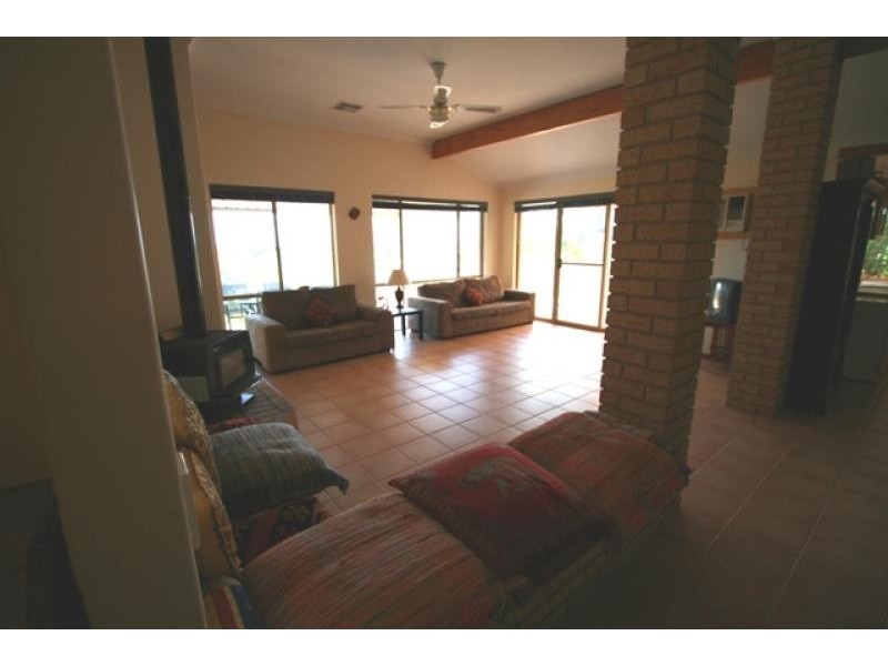 14 Marsh Place, Halls Head WA 6210