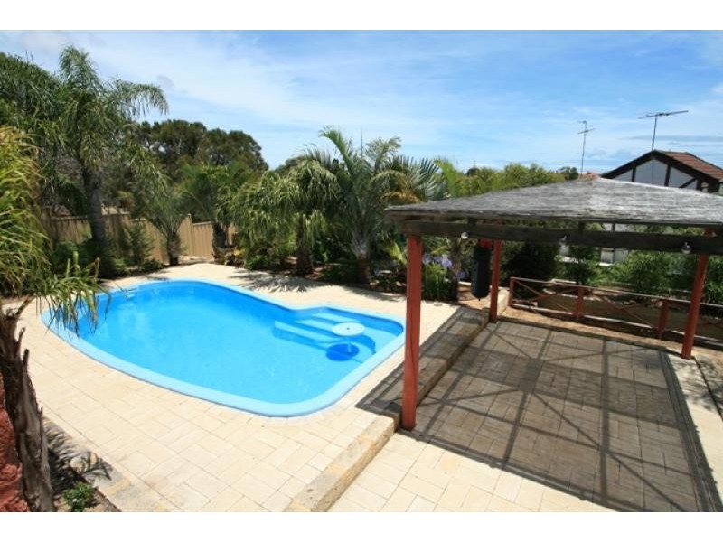 14 Marsh Place, Halls Head WA 6210