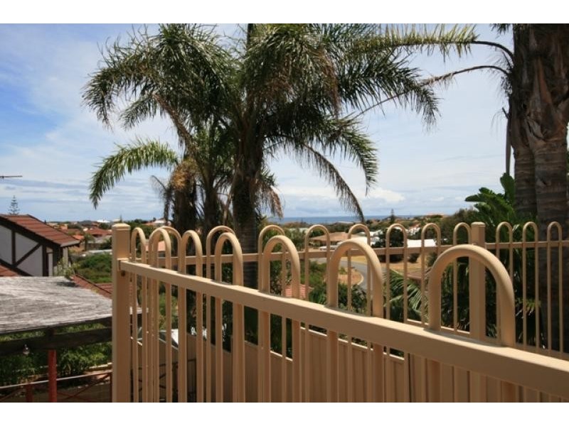 14 Marsh Place, Halls Head WA 6210