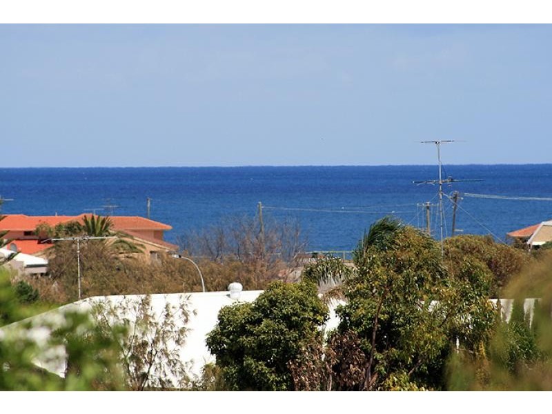 14 Marsh Place, Halls Head WA 6210