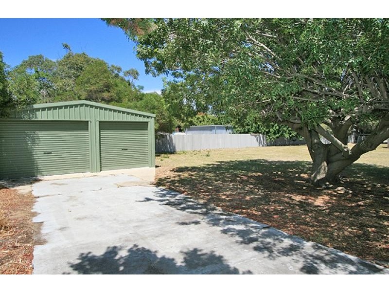 11 Gallop Street, Halls Head WA 6210