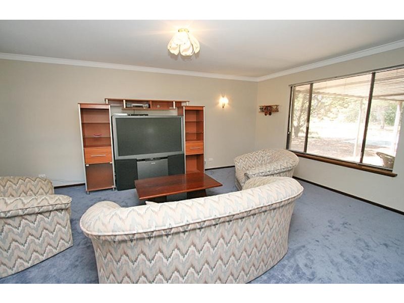 11 Gallop Street, Halls Head WA 6210