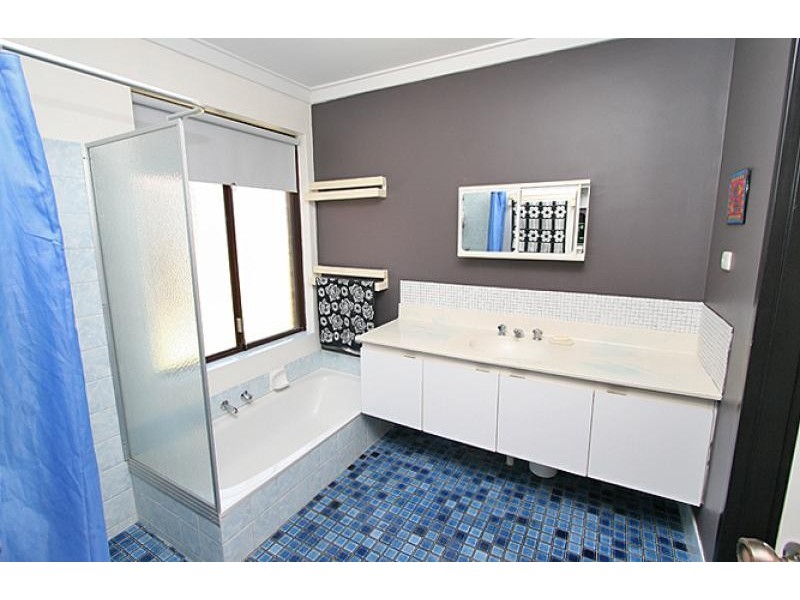 11 Gallop Street, Halls Head WA 6210