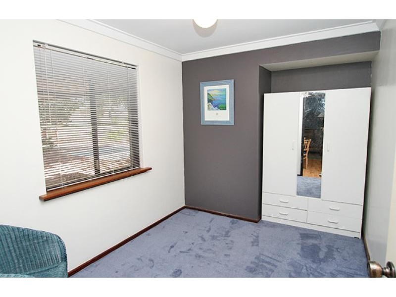 11 Gallop Street, Halls Head WA 6210