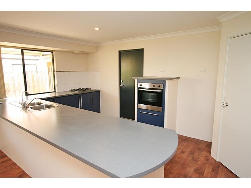 8 Seaforth Drive, Halls Head WA 6210