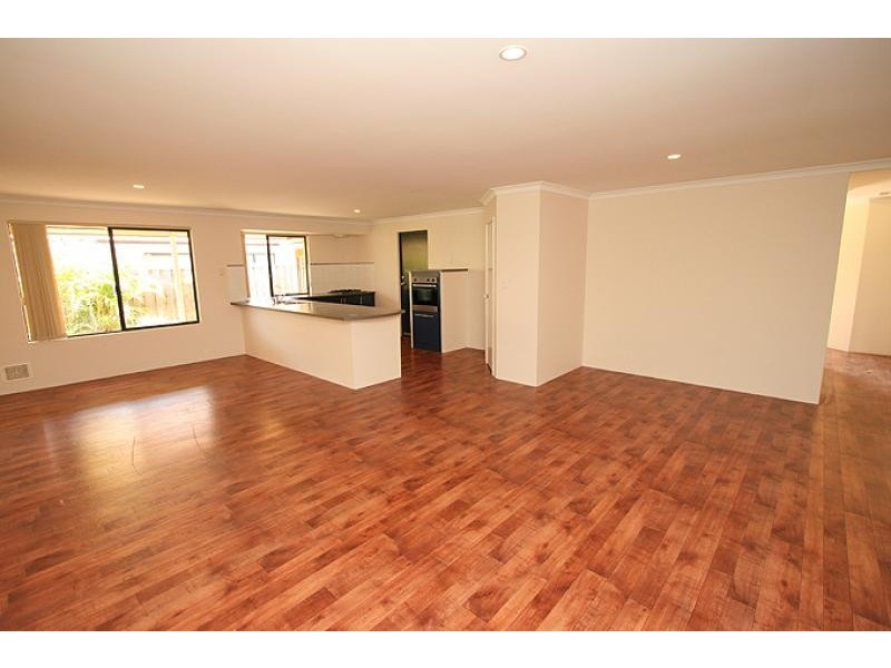 8 Seaforth Drive, Halls Head WA 6210