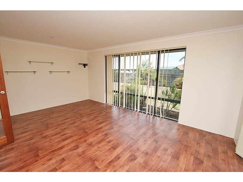 8 Seaforth Drive, Halls Head WA 6210