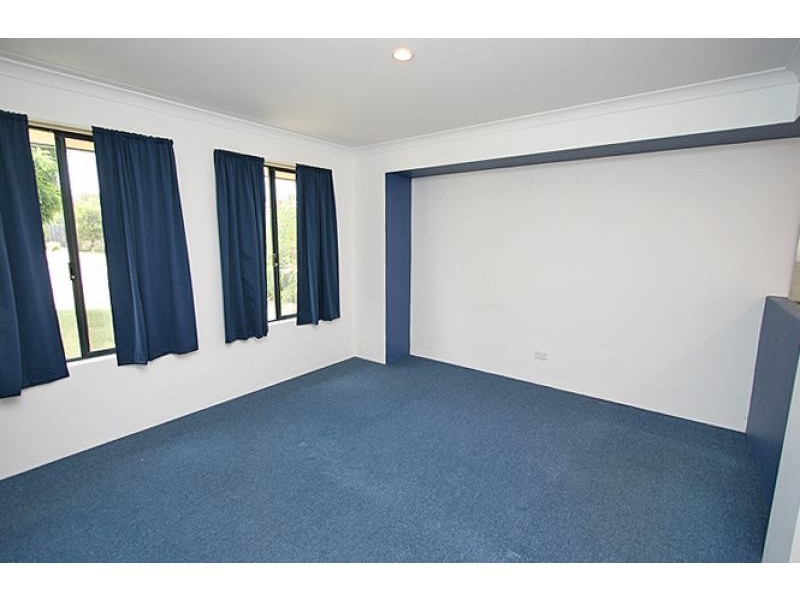 8 Seaforth Drive, Halls Head WA 6210