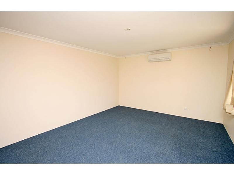 8 Seaforth Drive, Halls Head WA 6210