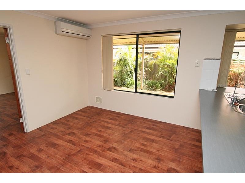 8 Seaforth Drive, Halls Head WA 6210