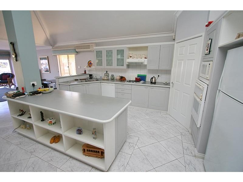 23 Donnelly Gardens, Dudley Park WA 6210