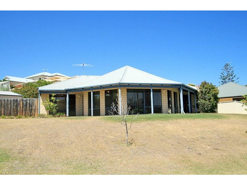 7 Rose Street, Halls Head WA 6210