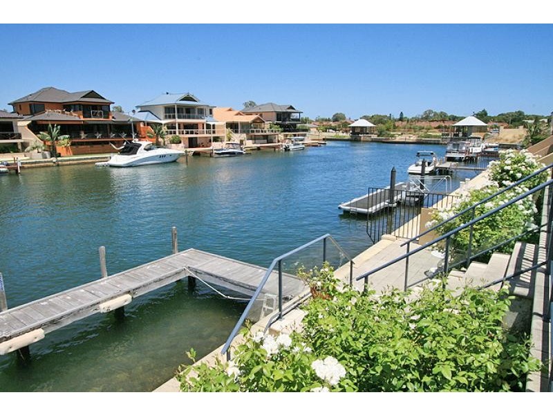 31 Brindabella Crescent, Halls Head WA 6210