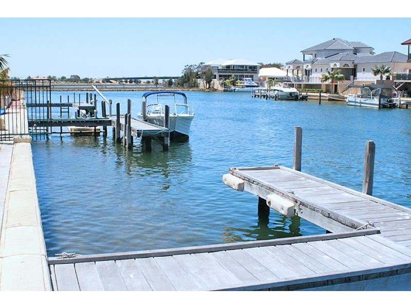 31 Brindabella Crescent, Halls Head WA 6210