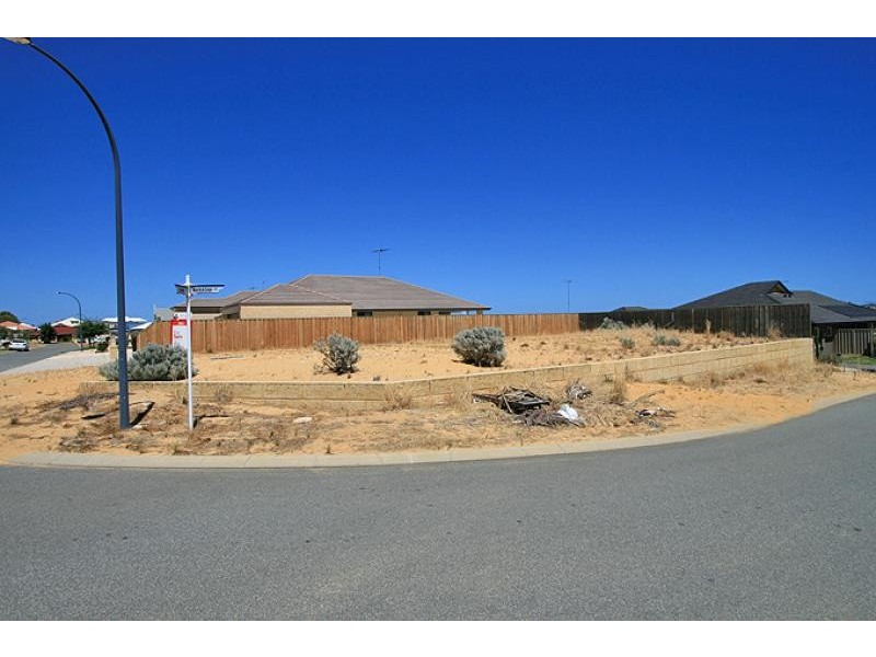 16 Waratah Circle, Halls Head WA 6210