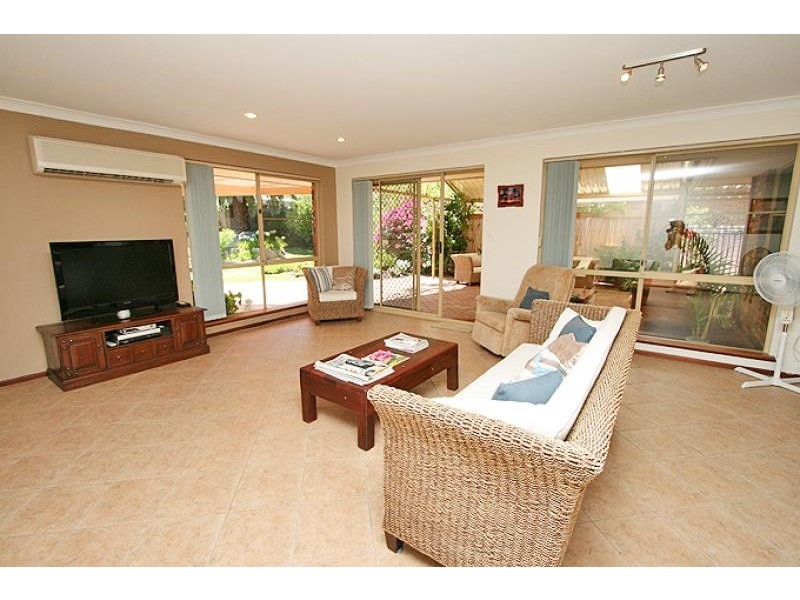 19 Elderberry Circle, Halls Head WA 6210