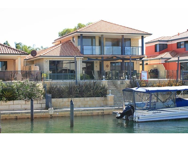 11 Condor Mews, Halls Head WA 6210