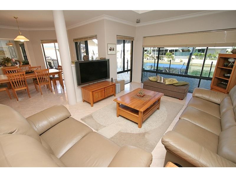 11 Condor Mews, Halls Head WA 6210