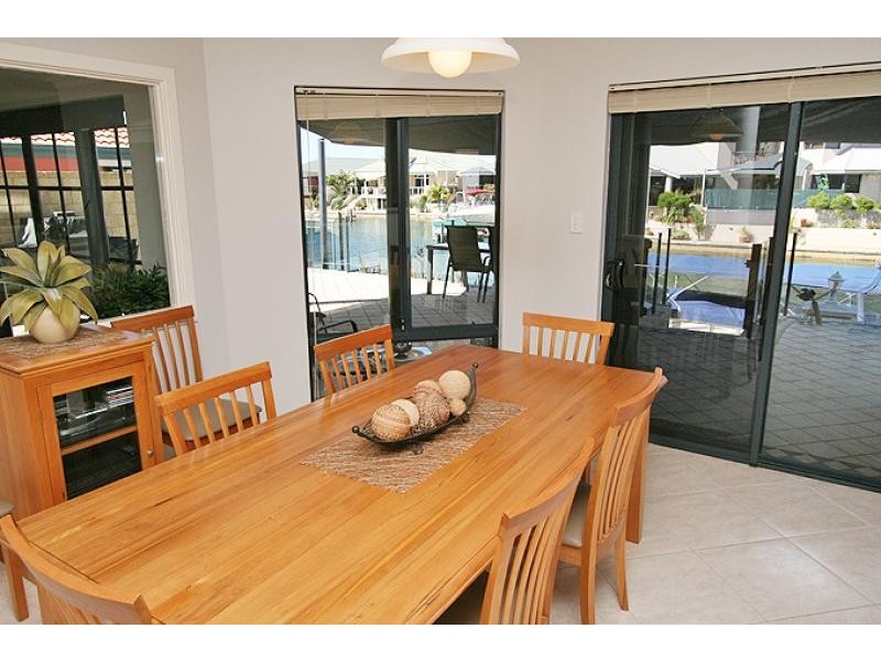 11 Condor Mews, Halls Head WA 6210