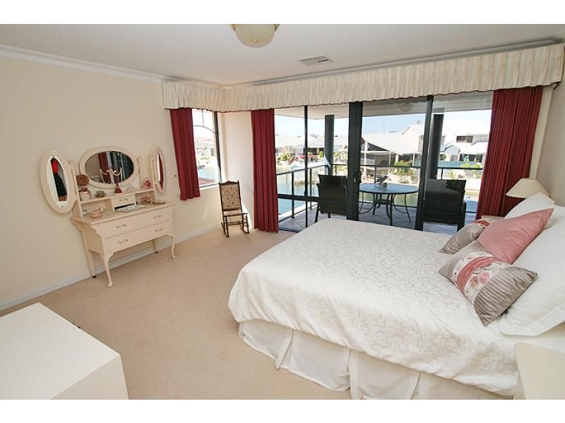 11 Condor Mews, Halls Head WA 6210