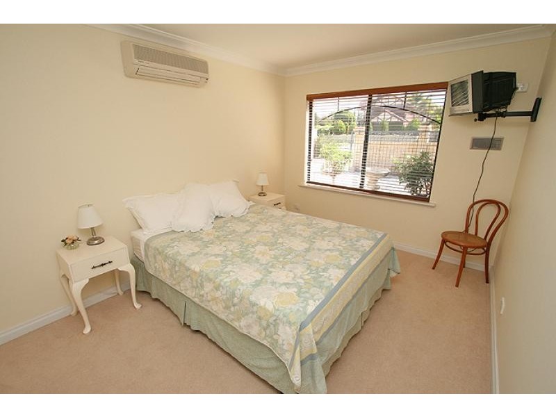 11 Condor Mews, Halls Head WA 6210