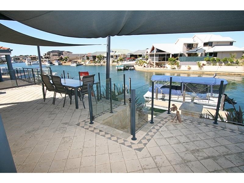 11 Condor Mews, Halls Head WA 6210