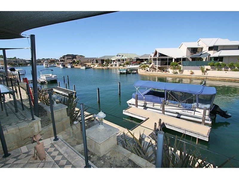 11 Condor Mews, Halls Head WA 6210