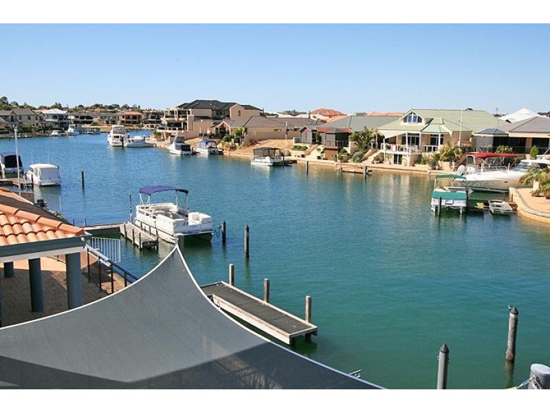 11 Condor Mews, Halls Head WA 6210