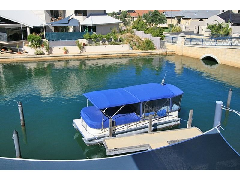 11 Condor Mews, Halls Head WA 6210