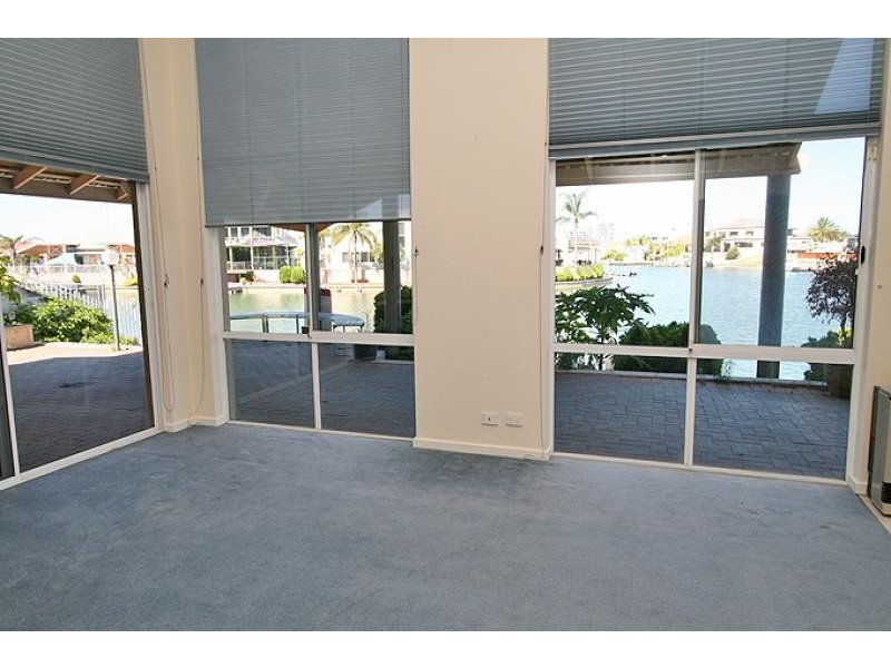 5 Baruna Court, Halls Head WA 6210