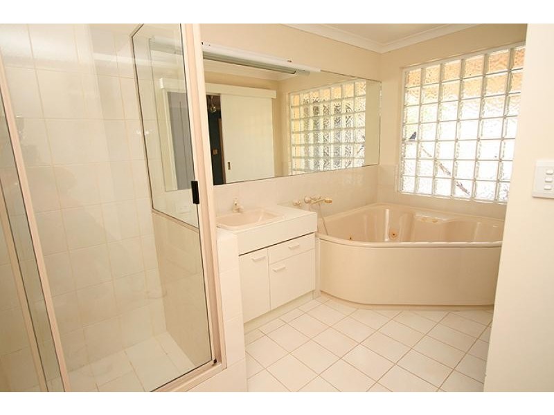 5 Baruna Court, Halls Head WA 6210