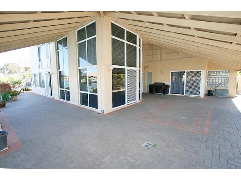 5 Baruna Court, Halls Head WA 6210