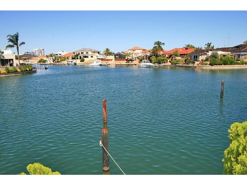 5 Baruna Court, Halls Head WA 6210