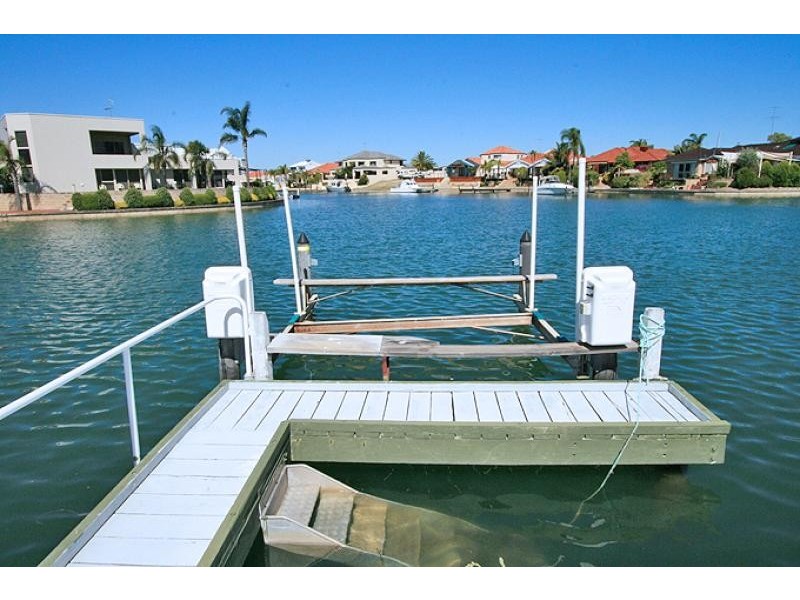 5 Baruna Court, Halls Head WA 6210