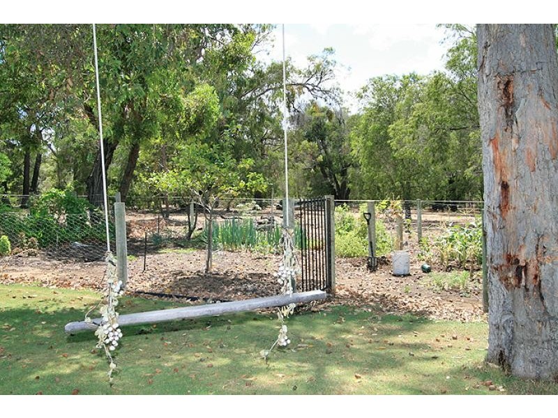 4 Tallangatta Place, Bouvard WA 6211