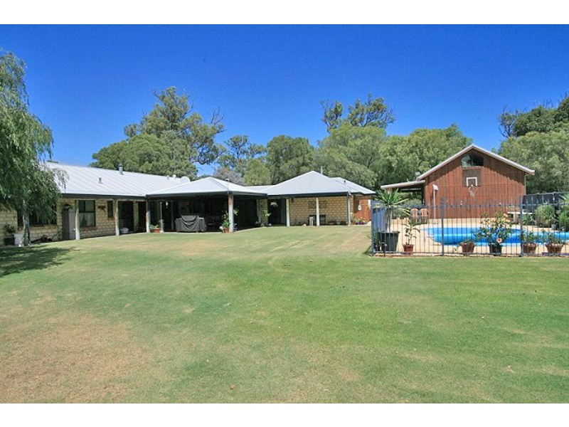 4 Tallangatta Place, Bouvard WA 6211