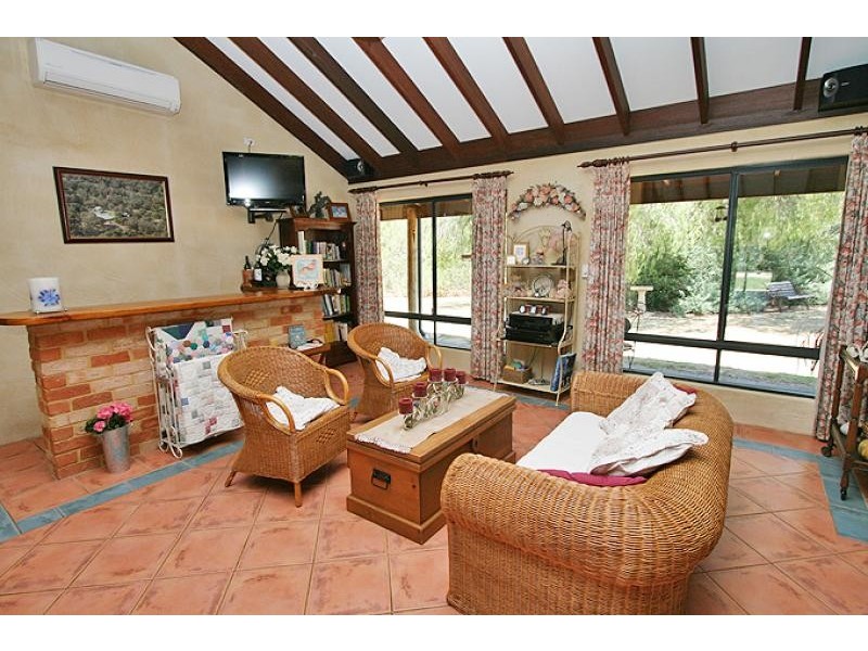 4 Tallangatta Place, Bouvard WA 6211