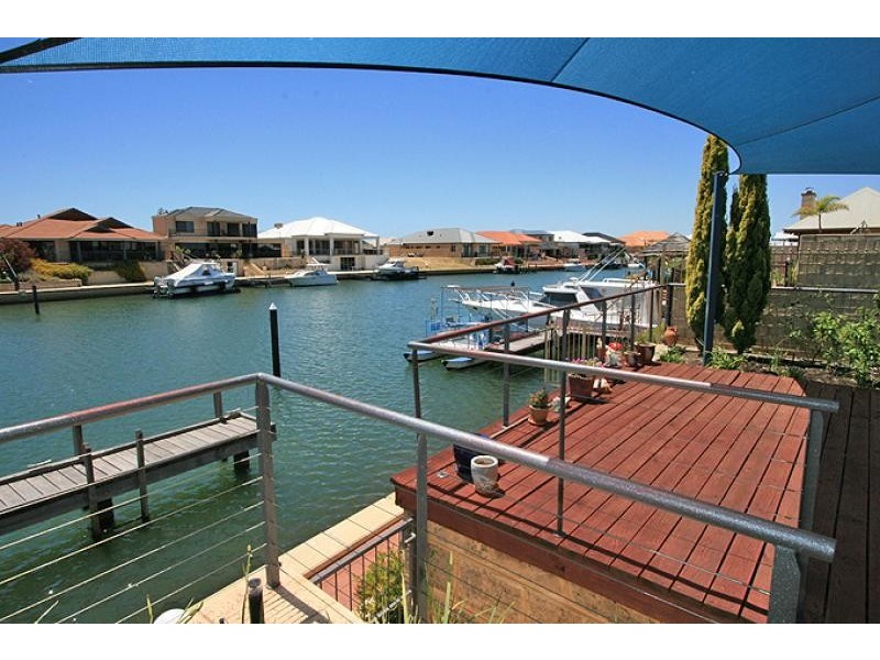 4 Starfire Close, Halls Head WA 6210