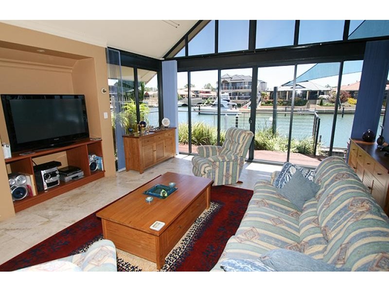 4 Starfire Close, Halls Head WA 6210