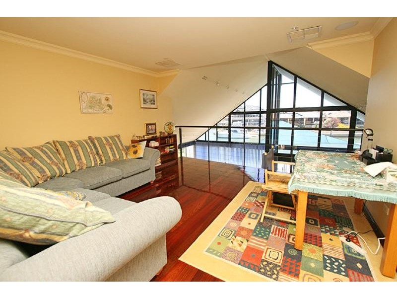 4 Starfire Close, Halls Head WA 6210