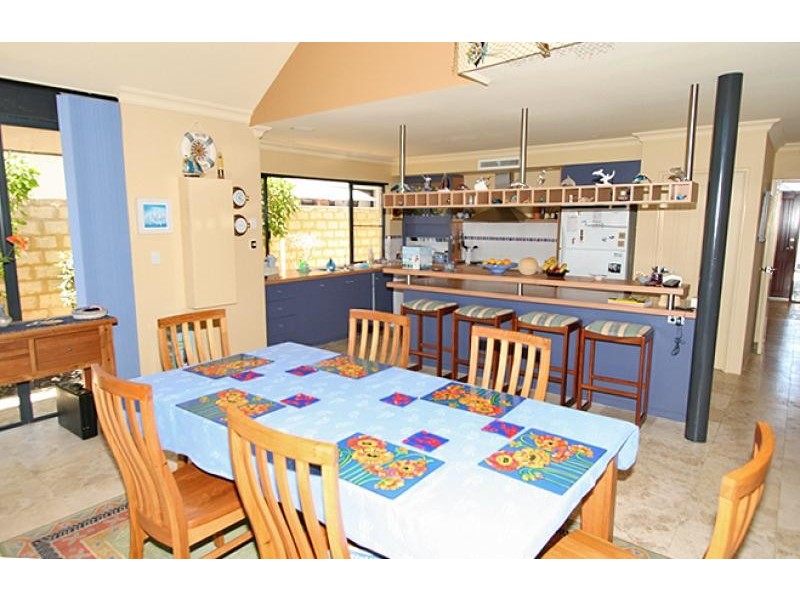 4 Starfire Close, Halls Head WA 6210