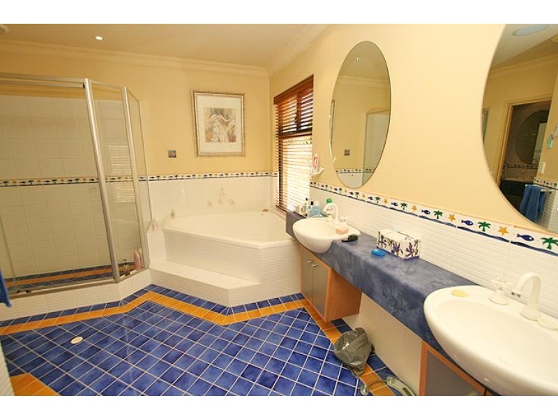 4 Starfire Close, Halls Head WA 6210