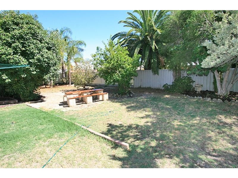28 Pentland Crescent, Dudley Park WA 6210