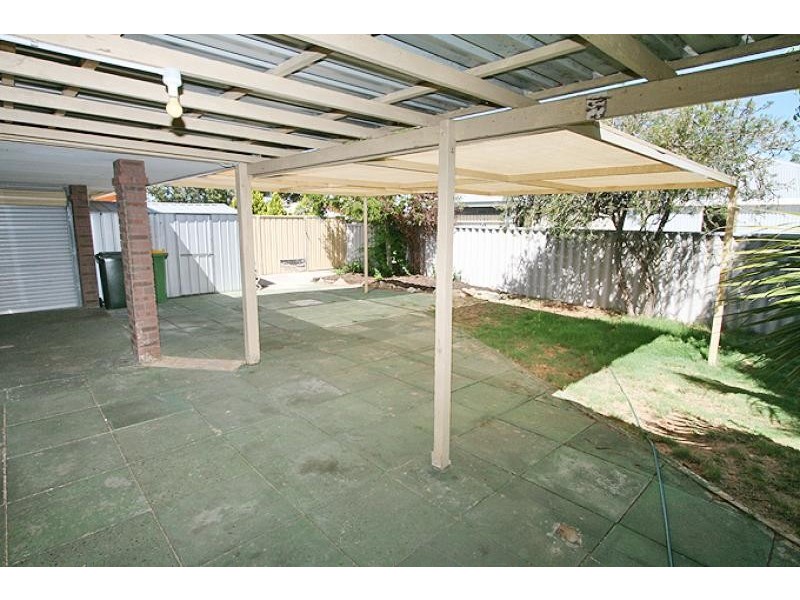 28 Pentland Crescent, Dudley Park WA 6210