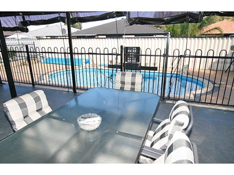 17 Cane Road, Greenfields WA 6210