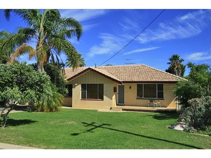 4 Leigh Street, Dudley Park WA 6210