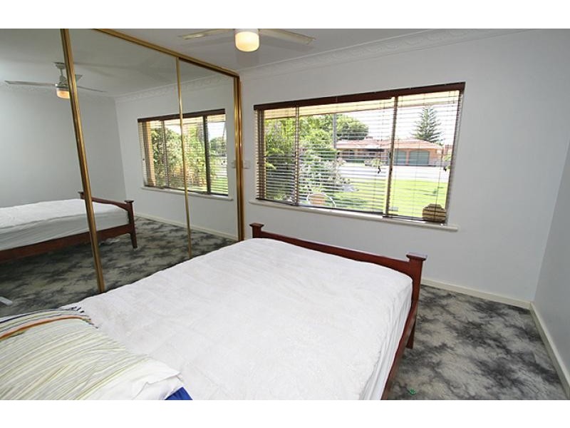 4 Leigh Street, Dudley Park WA 6210